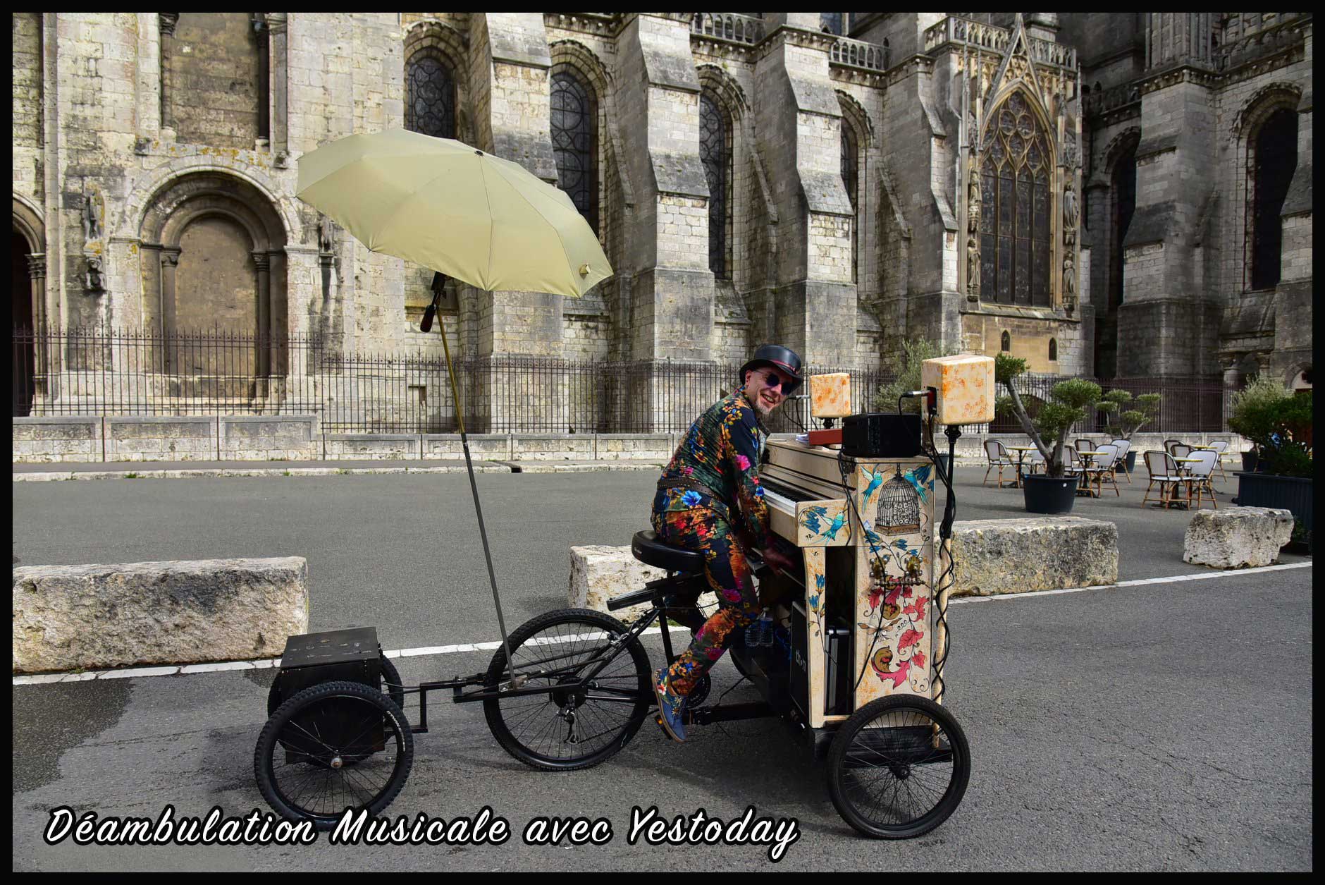 Le Piano-Vélo en déambulation musicale dans les rue de chartres