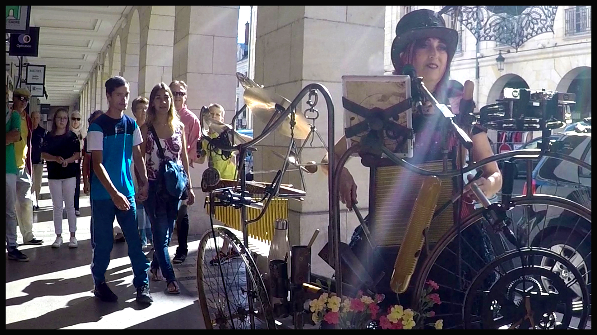 Concert en déambulation musicale dans les arcades commerciales d'orleans